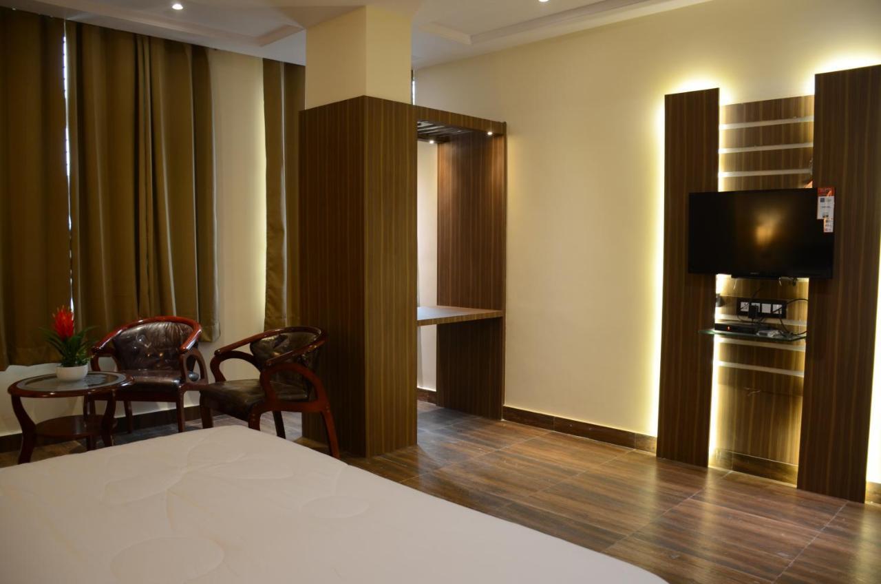 Puja Residency Hotel Varanasi Exterior photo