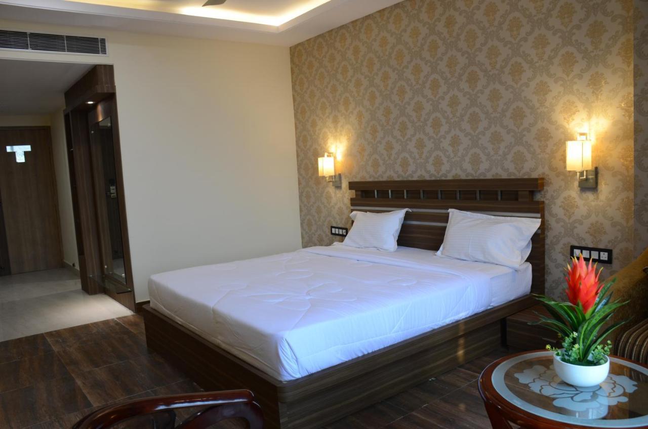 Puja Residency Hotel Varanasi Exterior photo