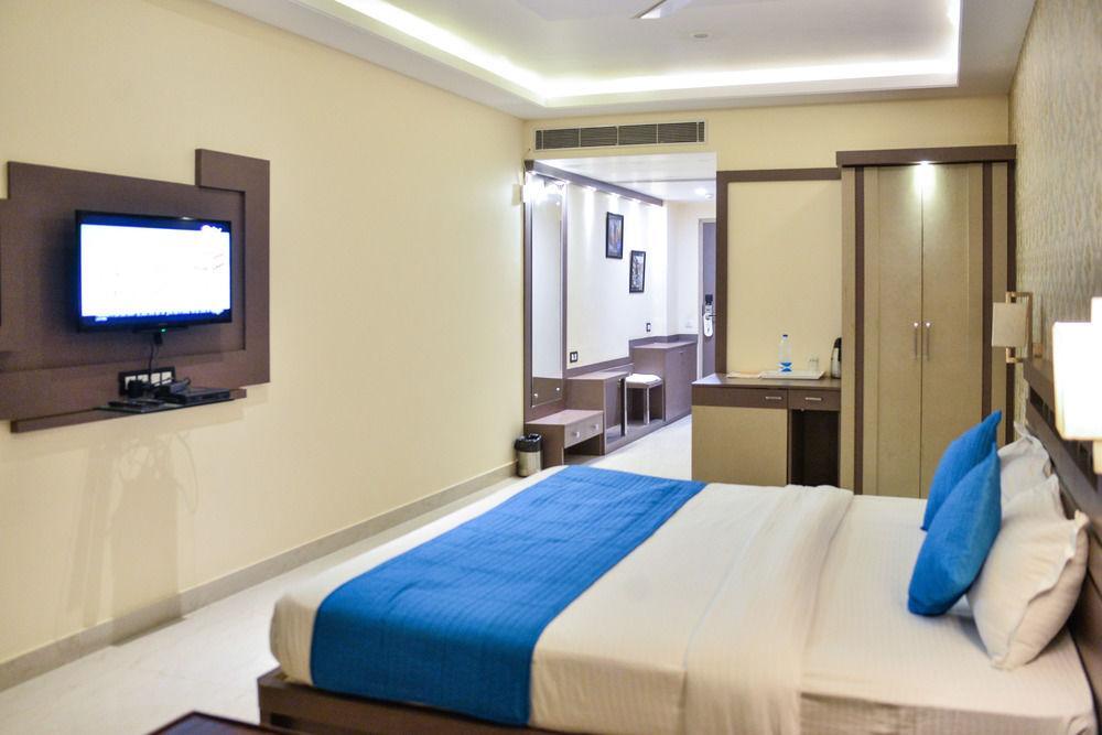 Puja Residency Hotel Varanasi Exterior photo
