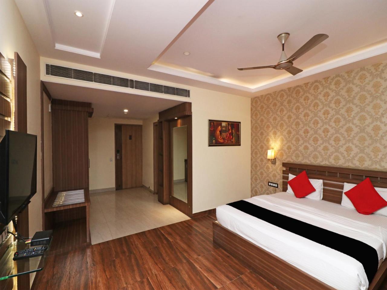 Puja Residency Hotel Varanasi Exterior photo